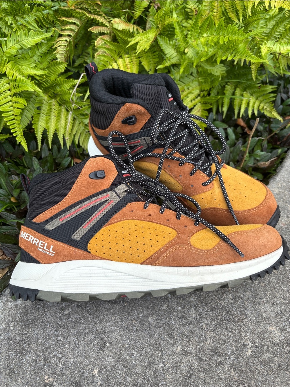 Merrell wildwood waterproof hiking boots sz 10.5